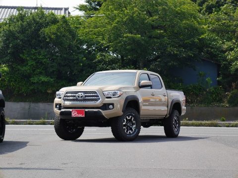 ２０１６年タコマ４ＷＤダブルキャブＴＲＤオフロード　クイックサンドベージュ